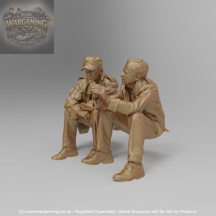 SW3035 2 Men Sitting on Grass - Figure