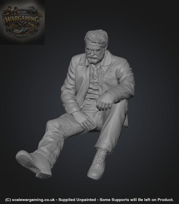 SW3103 Farmer Sitting - Figure