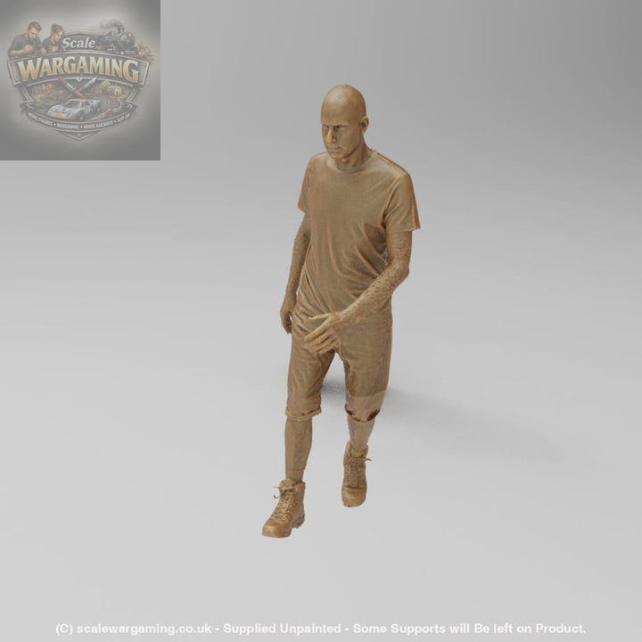 SW4103 Man walking in summer clothes - Figure