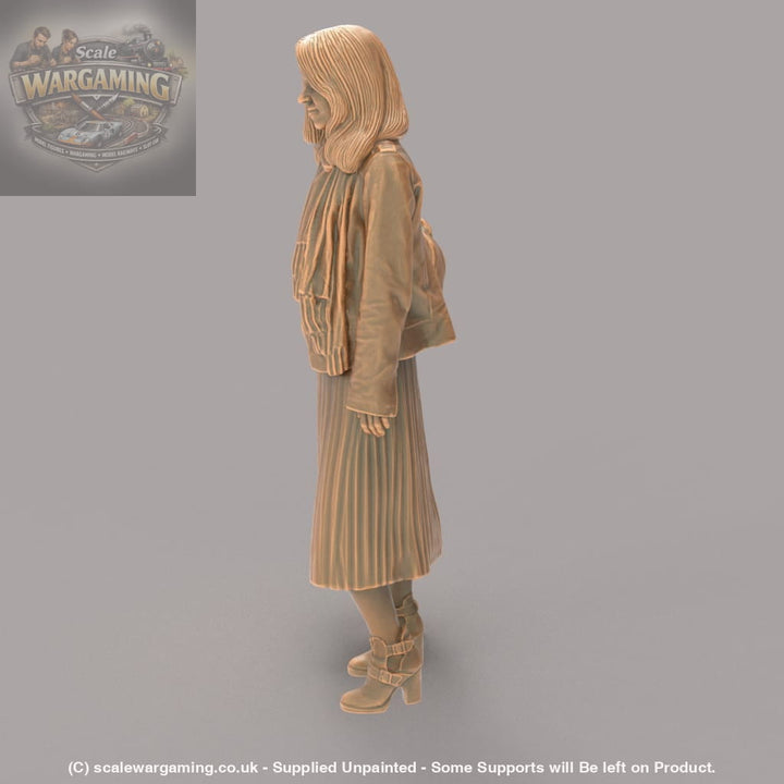 MM485 Very Smart Young lady in Jacket with Handbag Figure