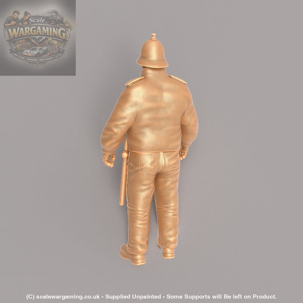 MM593 Police Officer Tall Helmet Figure