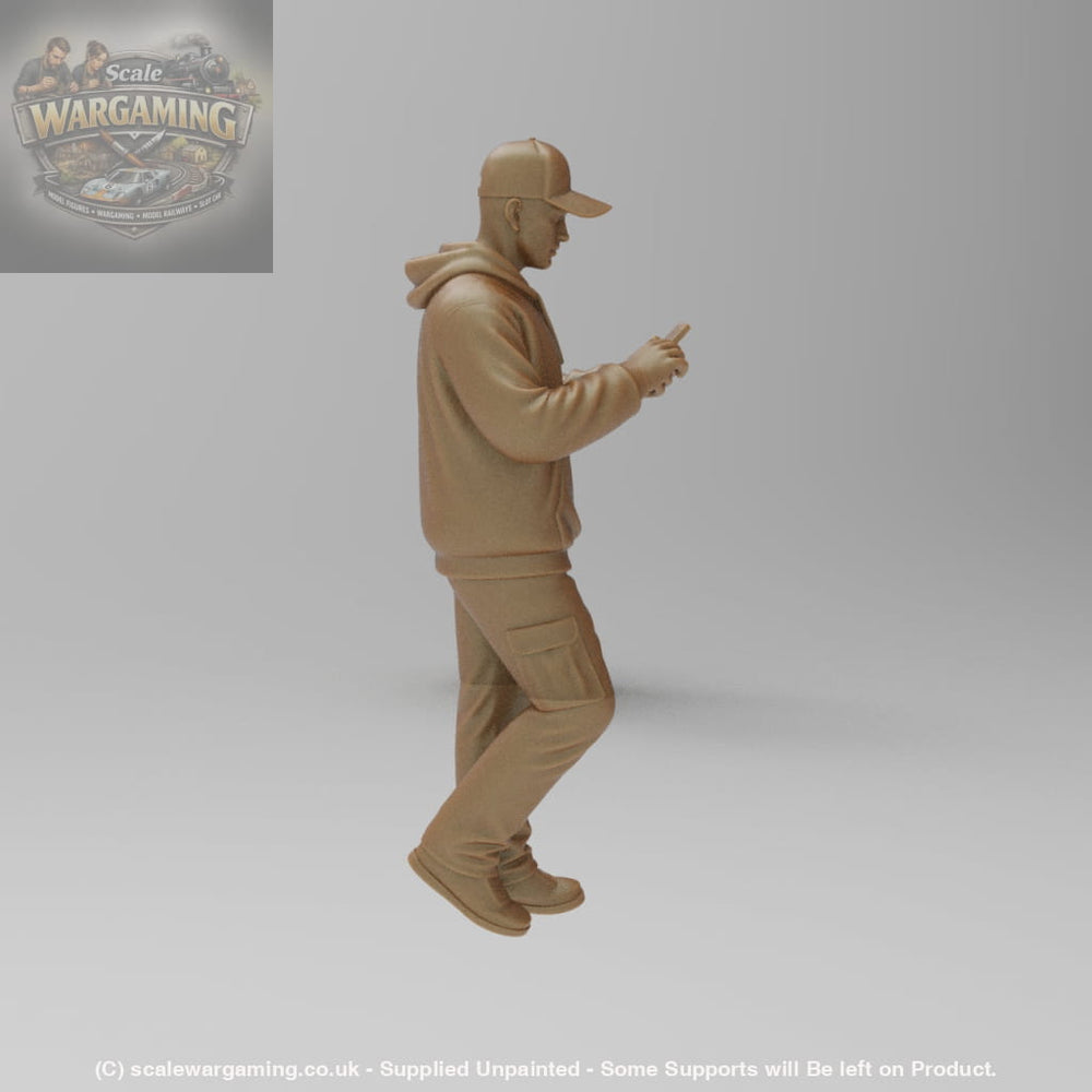 SW8046 Male and phone - Figure