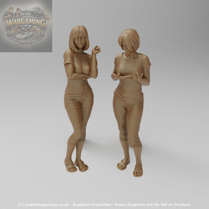 SW8058 2 Female Teenagers talking - Figure