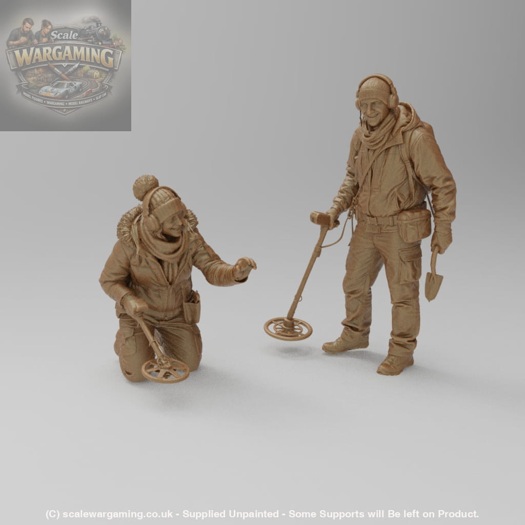 SW8234 Male and Female metal Detectorists - Figure