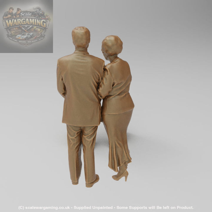 SW863 Elderly Couple arm in arm - Figure