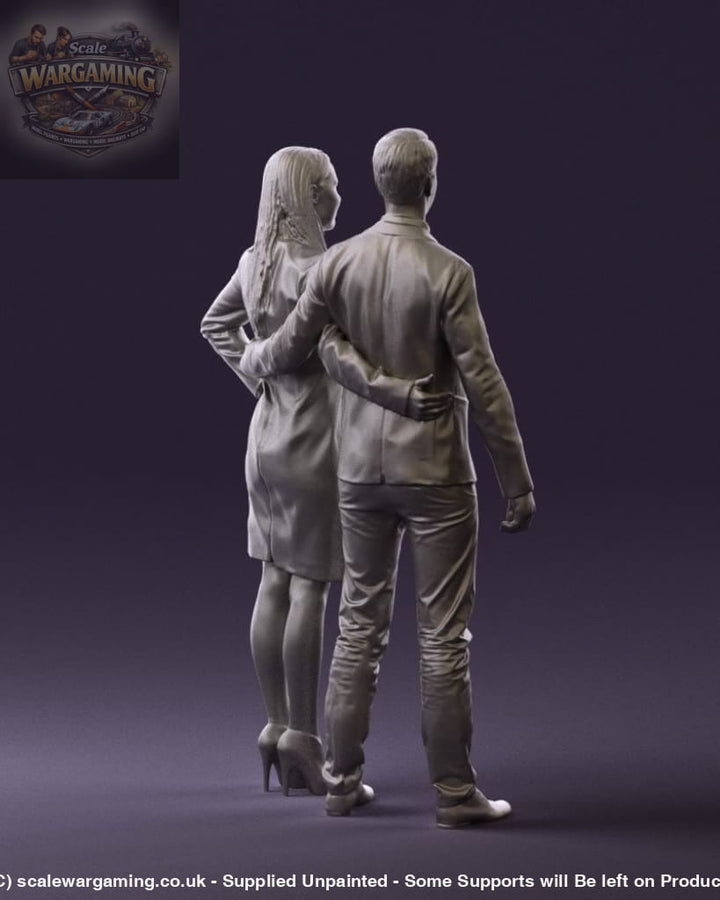 Mm867 Smart Young Couple Hugging Figure