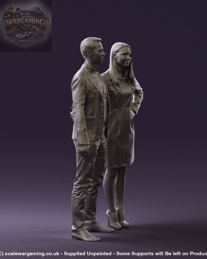 Mm867 Smart Young Couple Hugging Figure