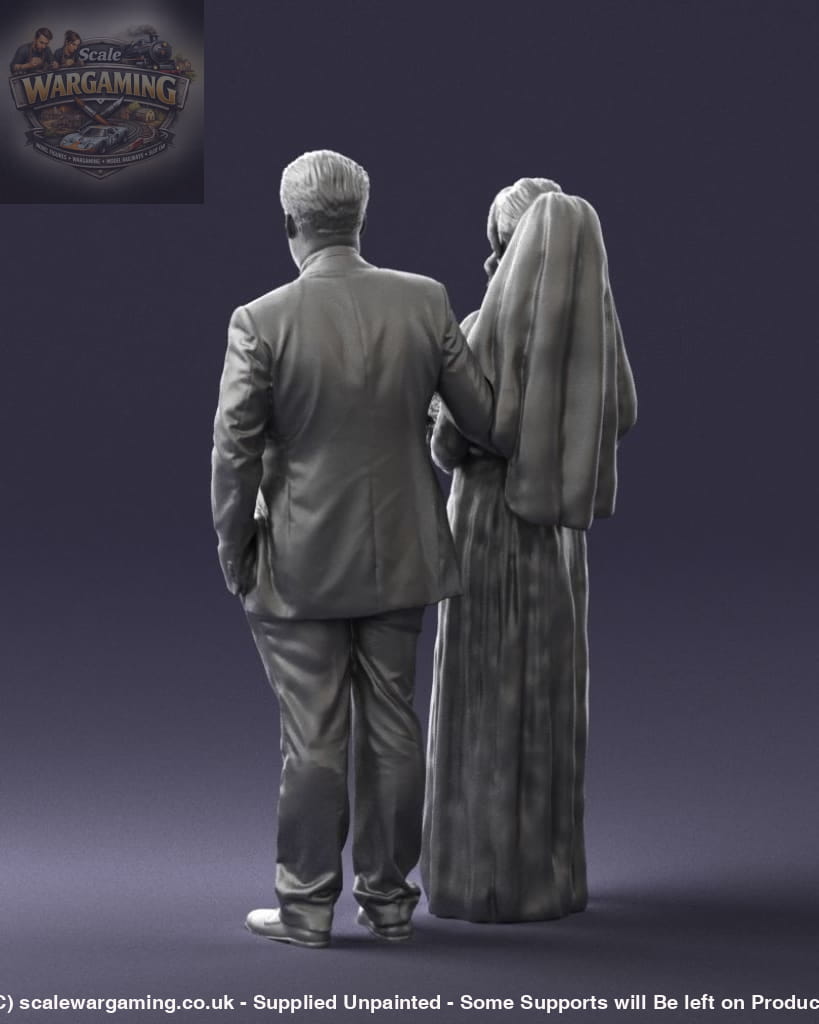 Mm868 Father And Bride With Bouquet Of Flowers Figure