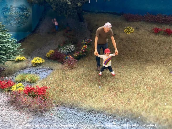 MM877 Male and Toddler walking Figure