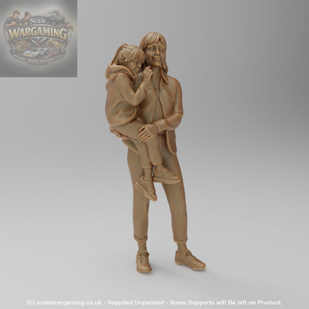SW883 Mum holding Daughter - Figure