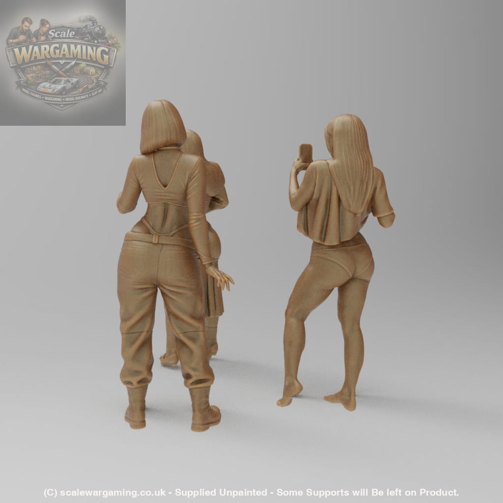 SW9089 3 Girls Posing for Pictures - Figure