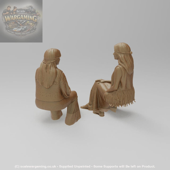 SW9102 2 Hippie Girls Sitting - Figure