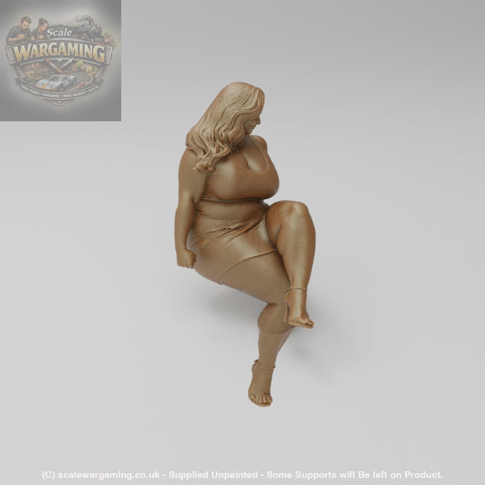 SW9103 Curvy Girl Sitting - Figure