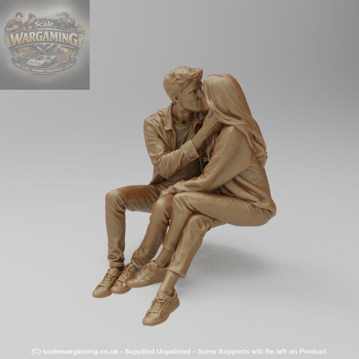 SW9184 Couple Kissing Sitting - Figure