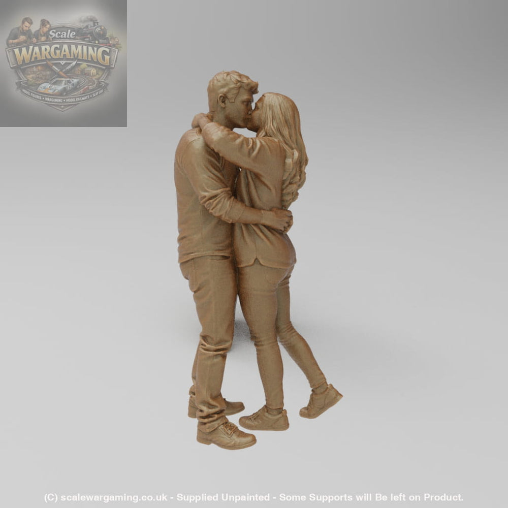 SW9185 Couple Kissing Standing - Figure