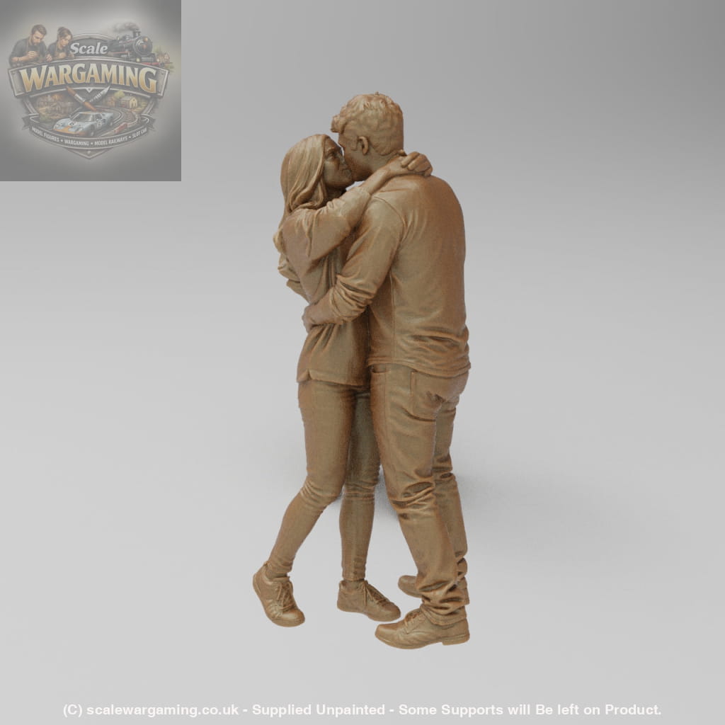 SW9185 Couple Kissing Standing - Figure