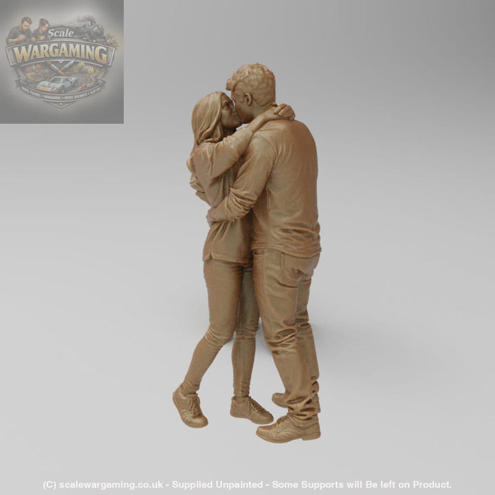 SW9185 Couple Kissing Standing - Figure