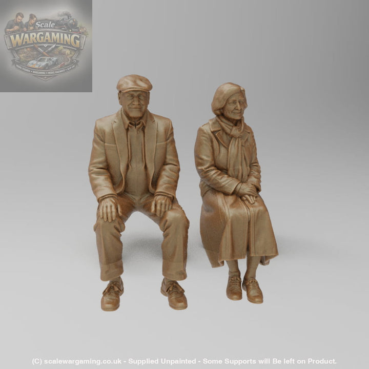 SW9186 Old Couple Sitting - Figure