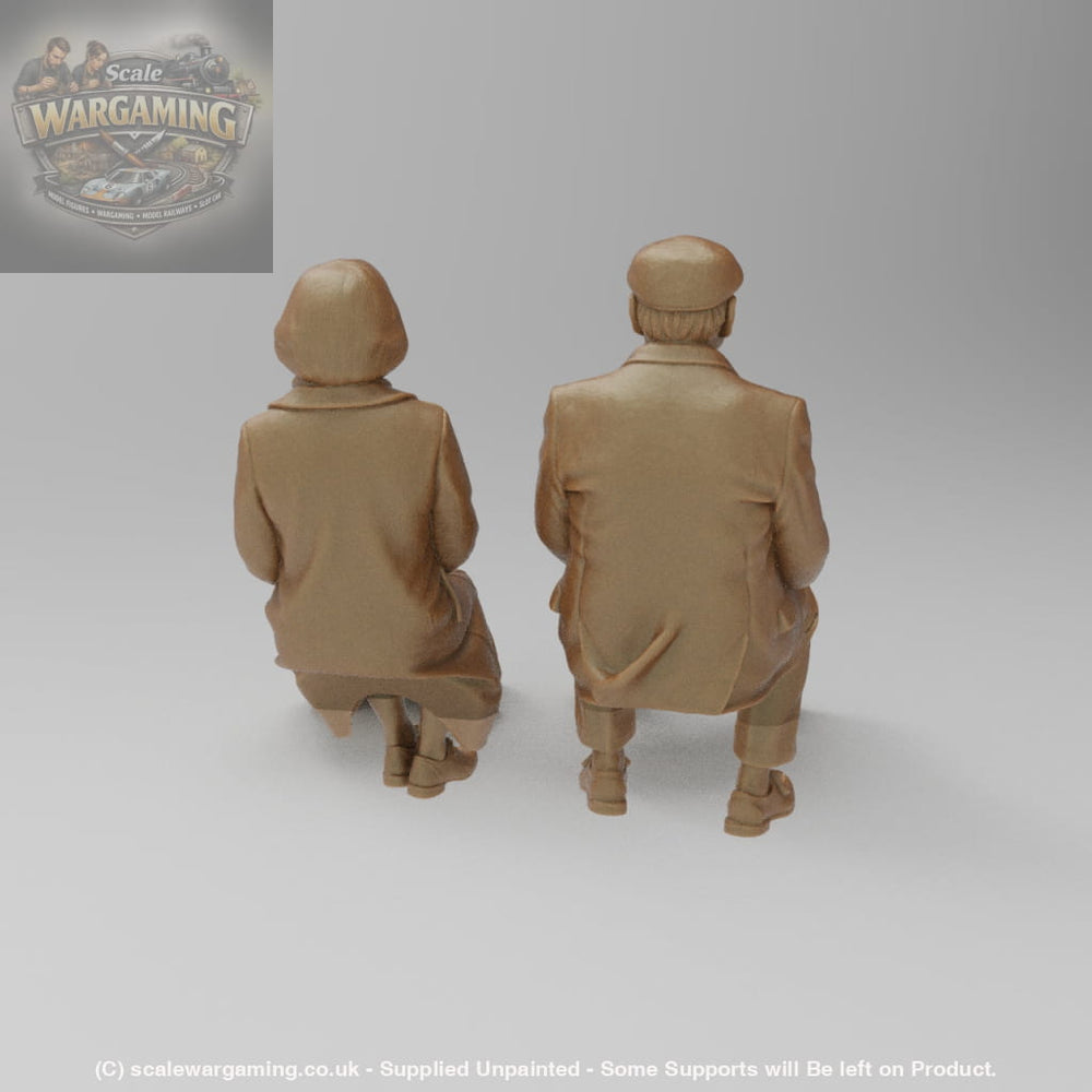 SW9186 Old Couple Sitting - Figure