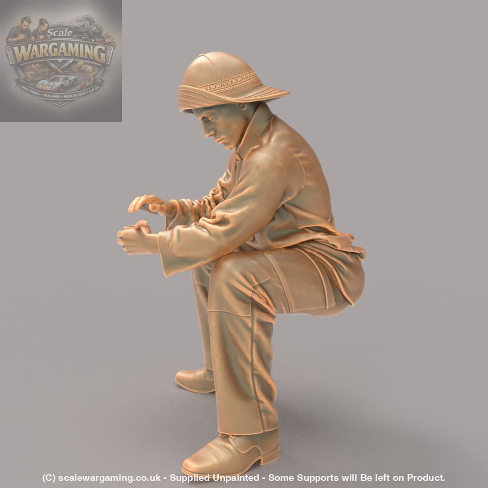 MM940 Fisherman sitting with clay pipe Figure