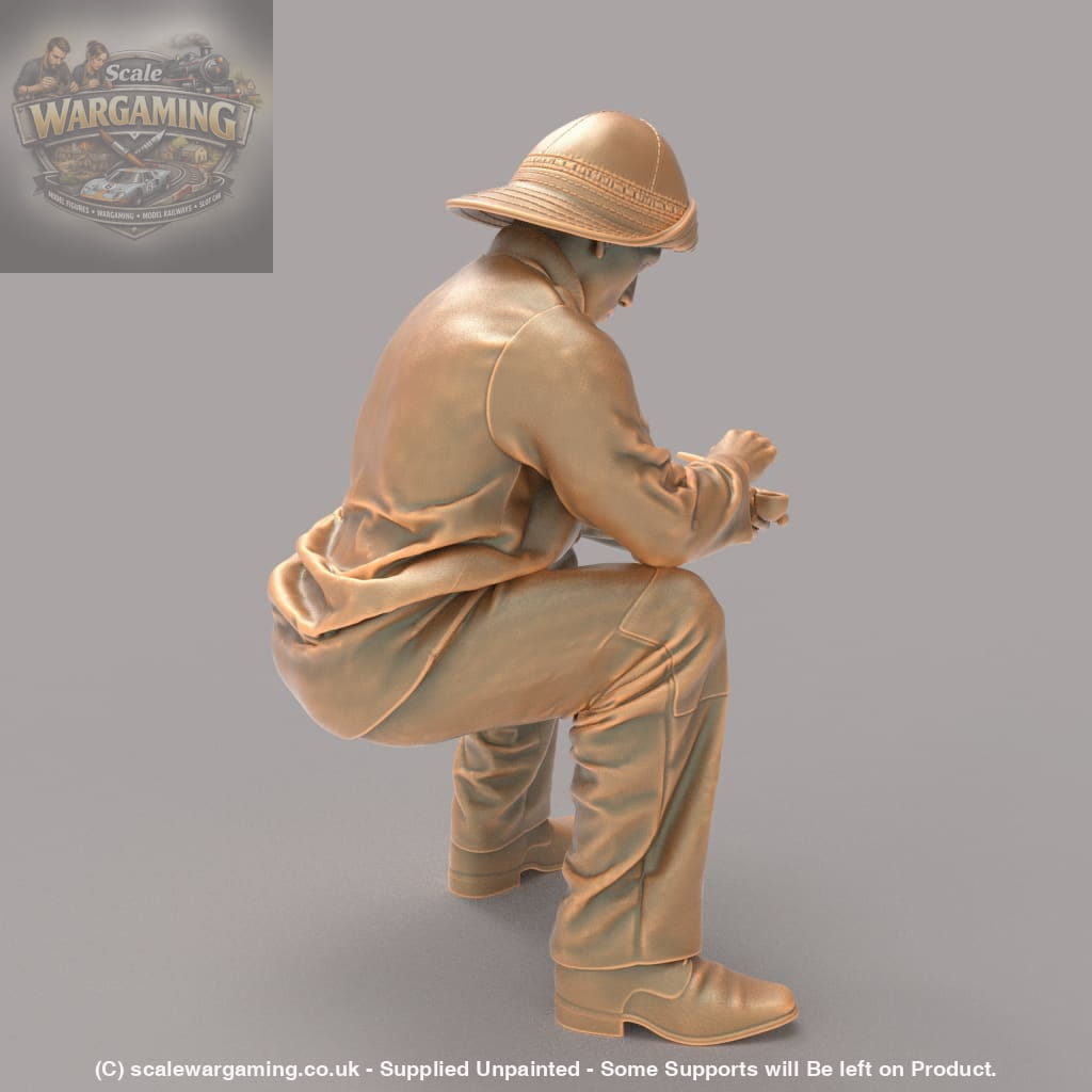 MM940 Fisherman sitting with clay pipe Figure