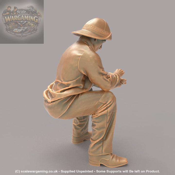 MM940 Fisherman sitting with clay pipe Figure