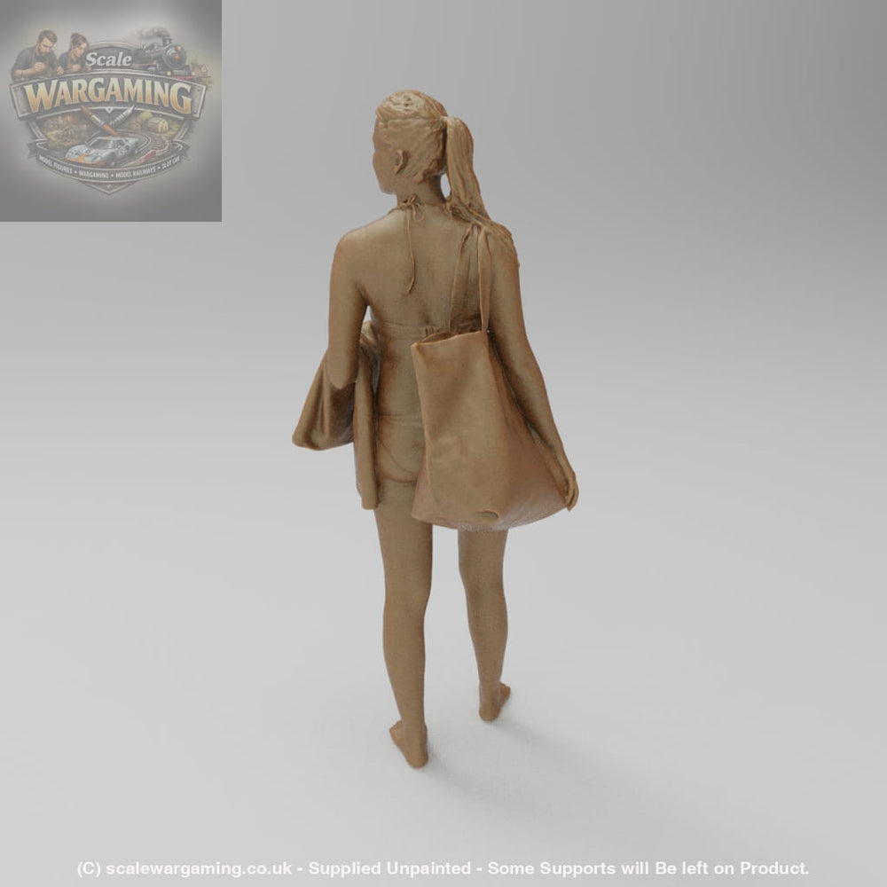 SW955 Girl on Beach - Figure
