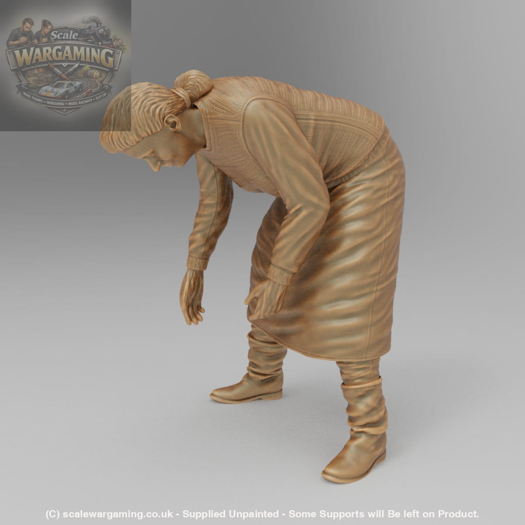 SW977B Female Farm Worker Working in Field - Figure